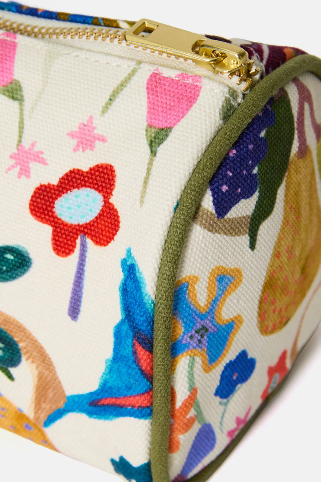 Beetlemania Travel Bag - Image 4